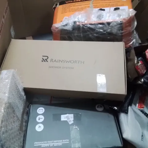 PALLET CONTAINING VARIOUS ASSORTED BOXED HOUSEHOLD ITEMS TO INCLUDE: SHOWER SYSTEM, TAPS AND LOTS MORE UNMARKED BOXED ITEMS