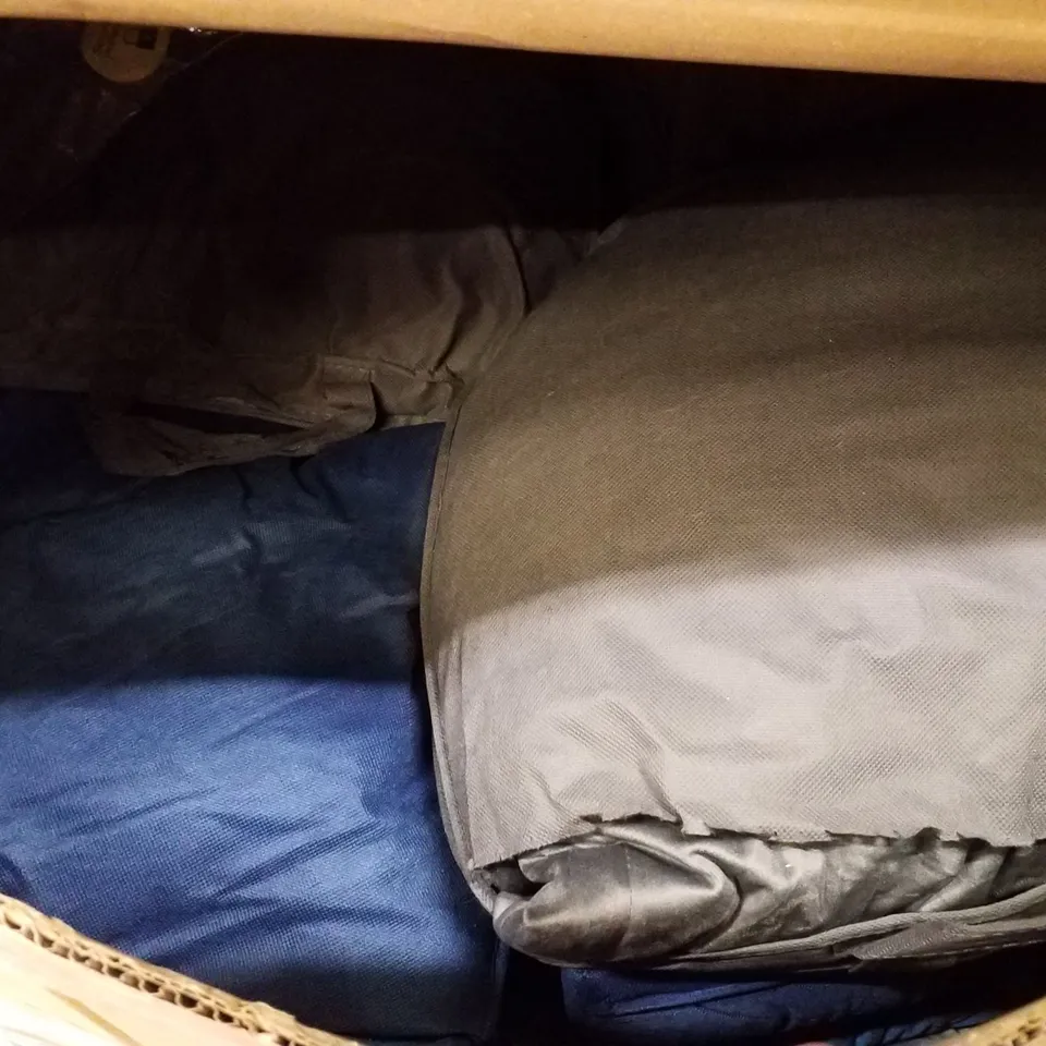 PALLET CONTAINING ASSORTED WEIGHTED BLANKETS