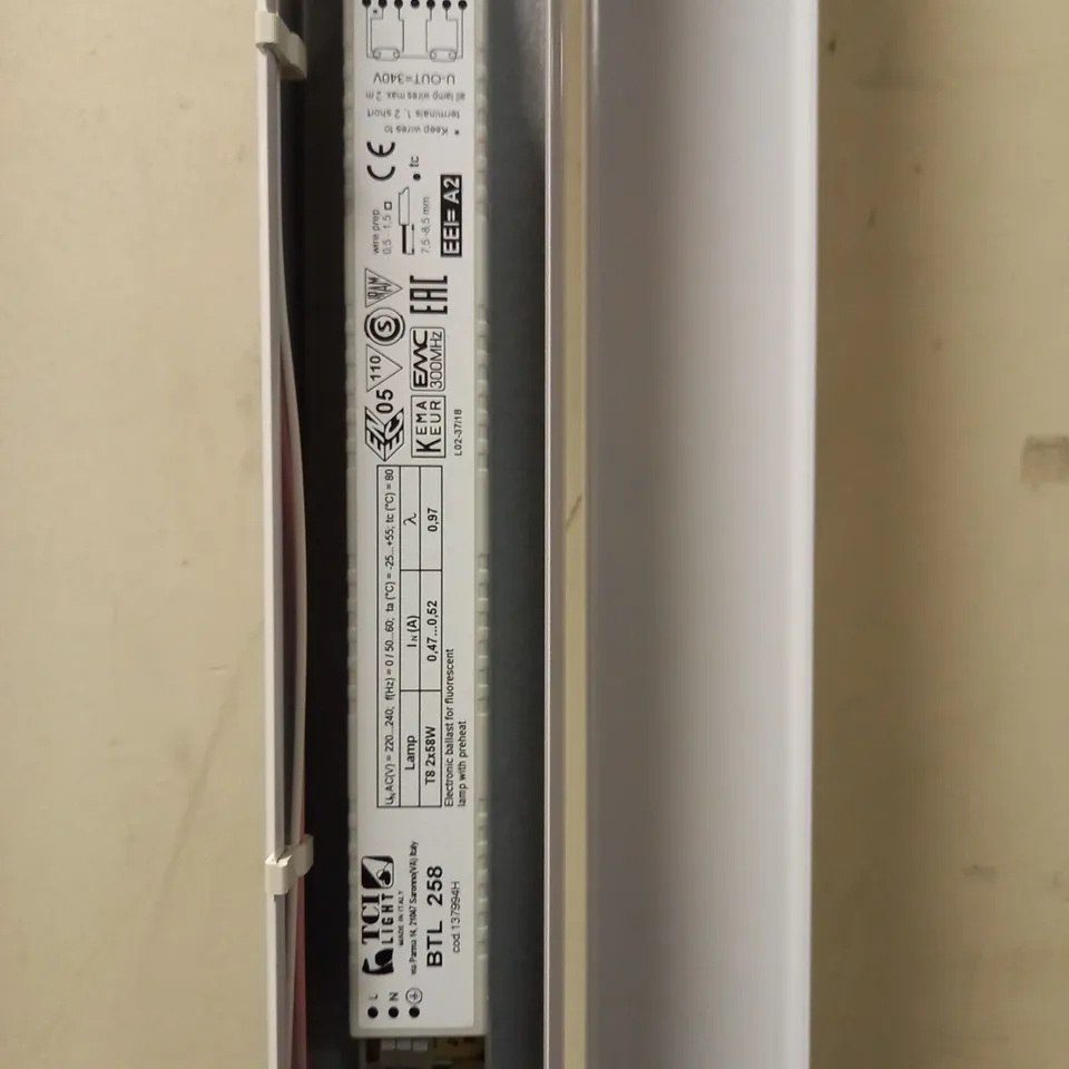 BRAND NEW 5FT BATTEN 54W FLUORESCENT TWIN FITTING (LPT258/HF/X) - COLLECTION ONLY