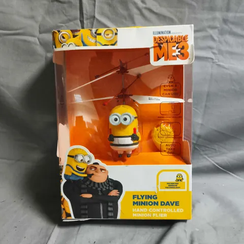 DESPICABLE ME 3 FLYING MINION DAVE – HAND-CONTROLLED MINION FLIER (BOXED)