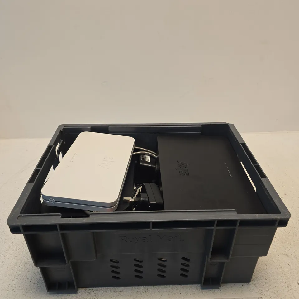 APPROXIMATELY 6 ASSORTED ITEMS INCLUDING A SKY SR203, A SKY SE210A AND TECHNICOLOR NDGA0122NLK