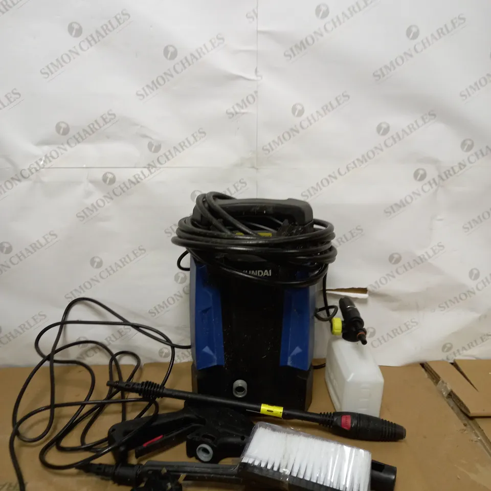 HYUNDAI 1700W 1740PSI / 120BAR ELECTRIC PRESSURE WASHER, ULTRA-QUICK 5.5L/MIN FLOW RATE & EXTRA-LONG 6M HOSE JET WASHER