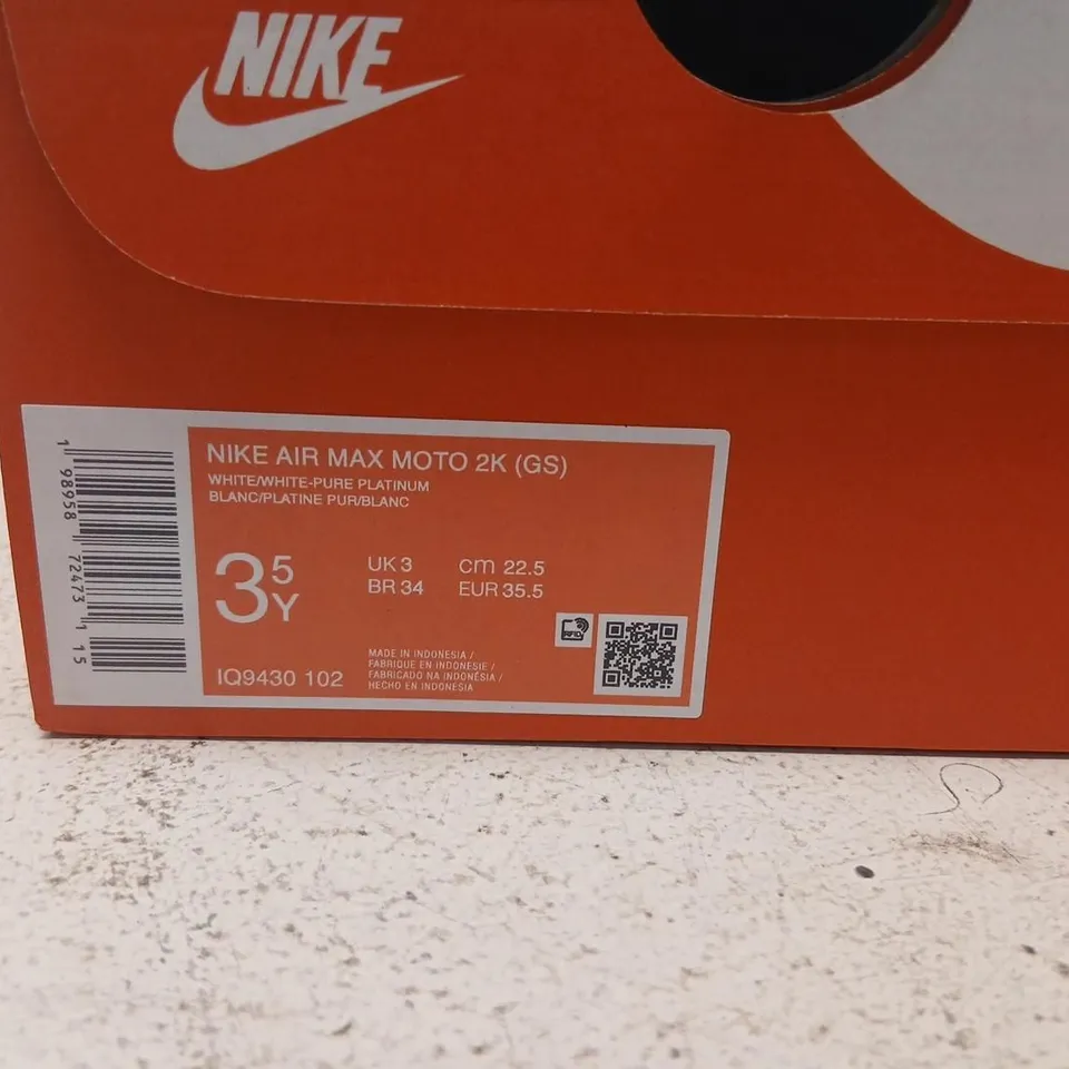NIKE AIR MAX MOTO 2K (GS) KIDS TRAINERS UK 3Y – WHITE/PURE PLATINUM