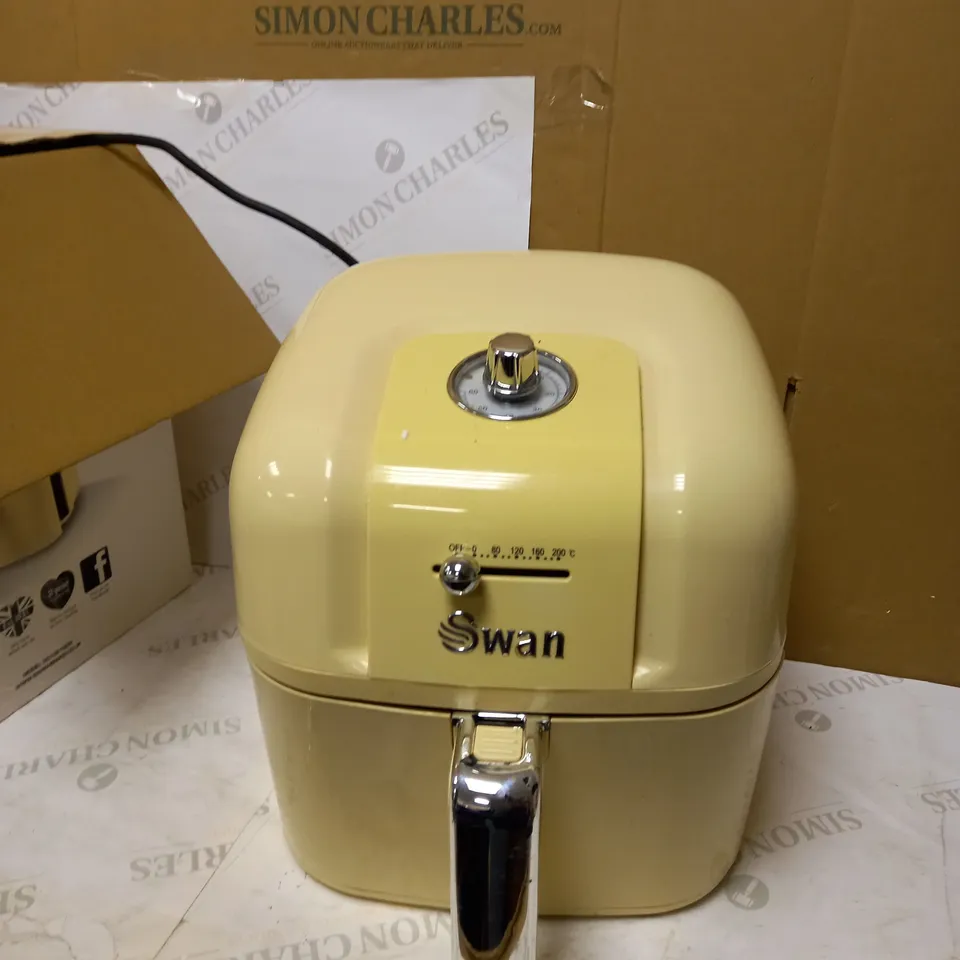 SWANN RETRO 8L MANUAL AIR FRYER CREAM