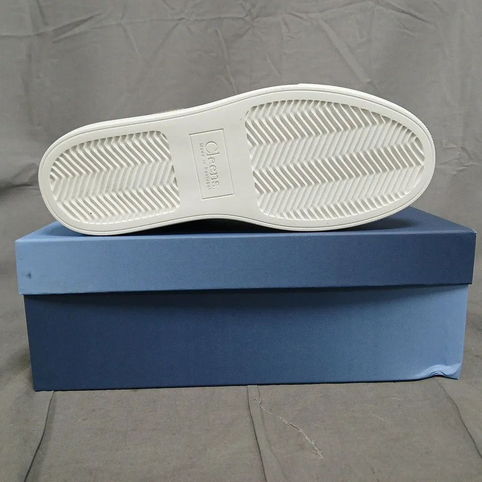BOXED PAIR OF CLEENS LUXOR TRAINERS IN DUNE SIZE UK 8
