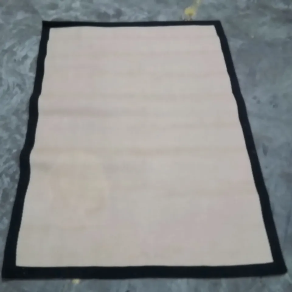 QUALITY DESIGNER AREA RUG - APPROXIMATELY 170X120