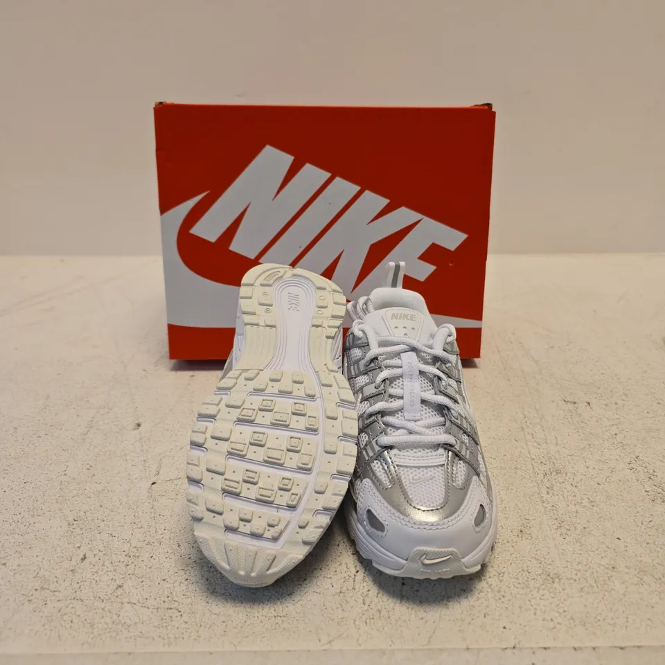 NIKE P-6000 LACE SNEAKERS – WHITE/SILVER, UK 1 (BR 32)