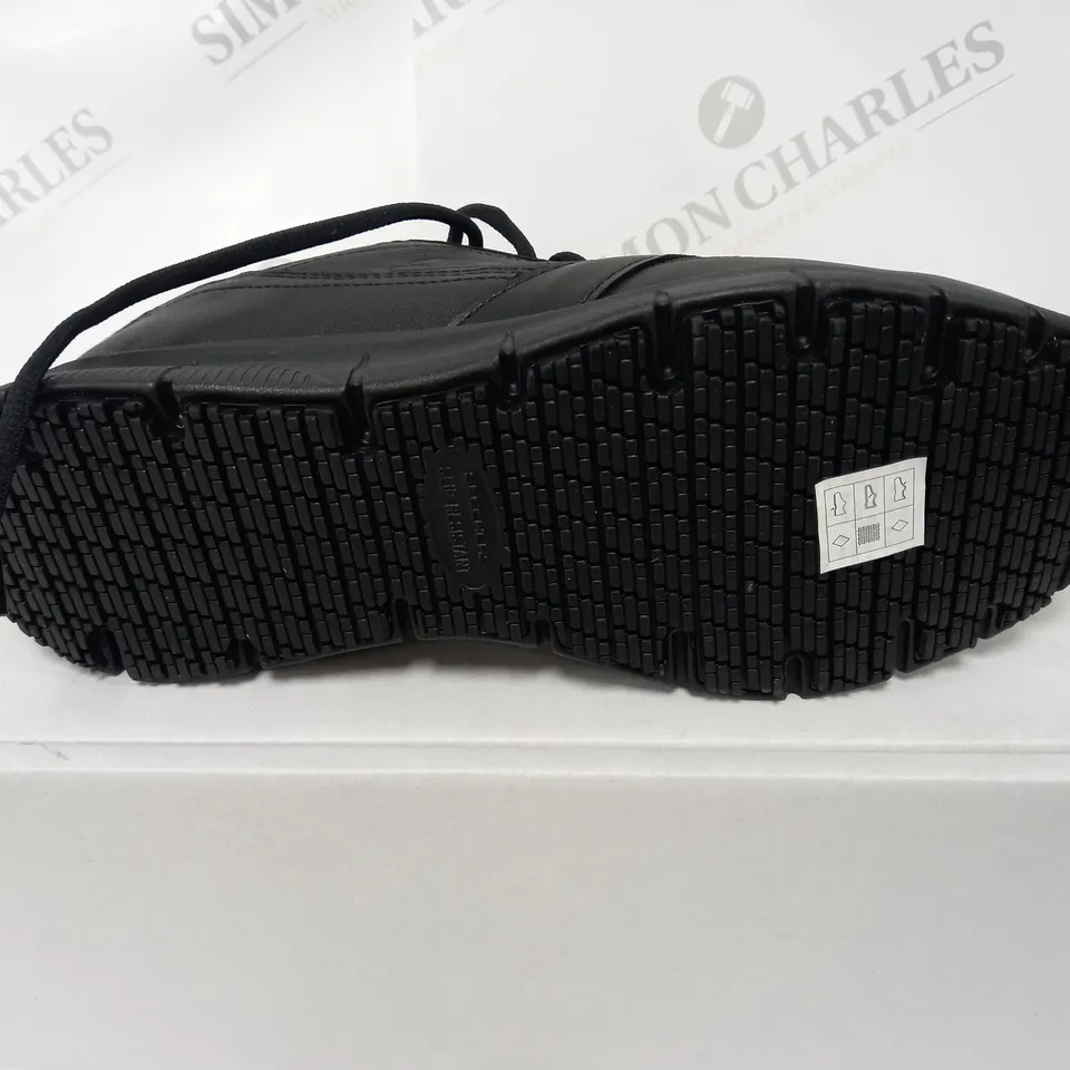 PAIR OF SKECHERS NAMPA SLIP RESISTANT BLACK WORK TRAINERS SIZE 8