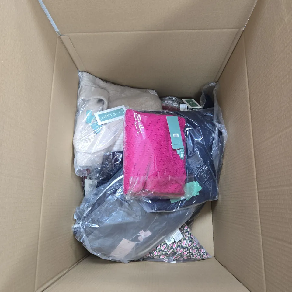 SET OF 3 WOMEN'S CLOTHING ITEMS – PINK KNITWEAR, GREEN PATTERNED GARMENT, NAVY PIECE (VERIFY SIZE) WOMEN'S CLOTHING BUNDLE – APROX 20 ITEMS TO INCLUDE CLOTHING ITEMS JUMPERS , TOPS AND DRESSES