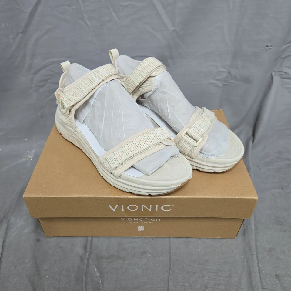 BOXED VIONIC WALK MAX SANDALS IN CREAM - SIZE 8