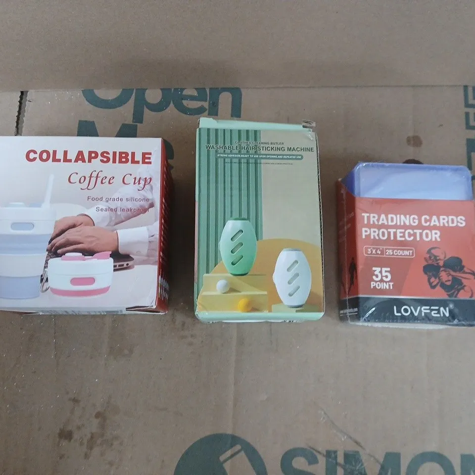 APPROXIMATELY 15 ASSORTED HOUSEHOLD PRODUCTS TO INCLUDE COLLAPSABLE COFFEE CUP, TRADING CARDS PROTECTOR, WASHABLE HAIR STICKING MACHINE ETC 
