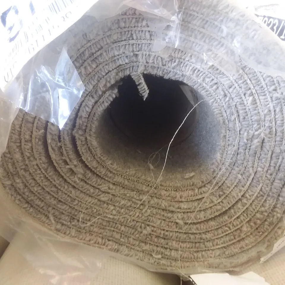ROLL OF QUALITY ROYAL VELVET ILLINGWORTH CARPET 4×5.3M
