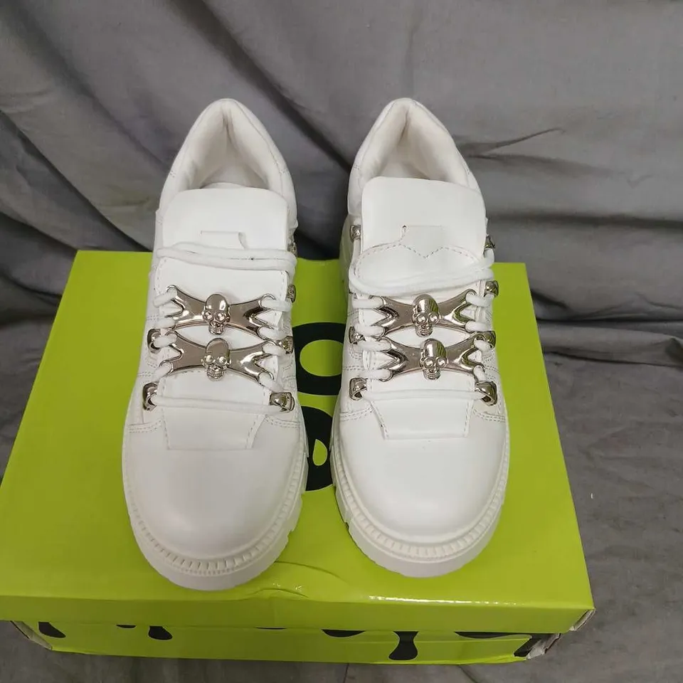 BRAND NEW BOXED KOI KIDZ LIL' RIMO CORE WHITE TRAINERS – UK 13K (KIDS)