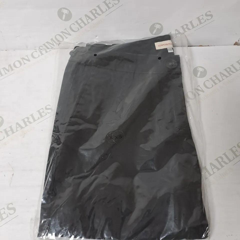 SEALED SET OF 5 BRAND NEW CORPORATIVE STYLE BLACK CHINOS - XXS