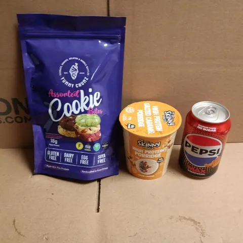 APPROXIMATELY 12 ASSORTED FOOD AND DRINKS ITEMS TO INCLUDE - PEPSI MAX TROPICAL, SALTED CARAMEL PROTEIN PORRIDGE POT, ASSORTED COOKIE BITES ETC  