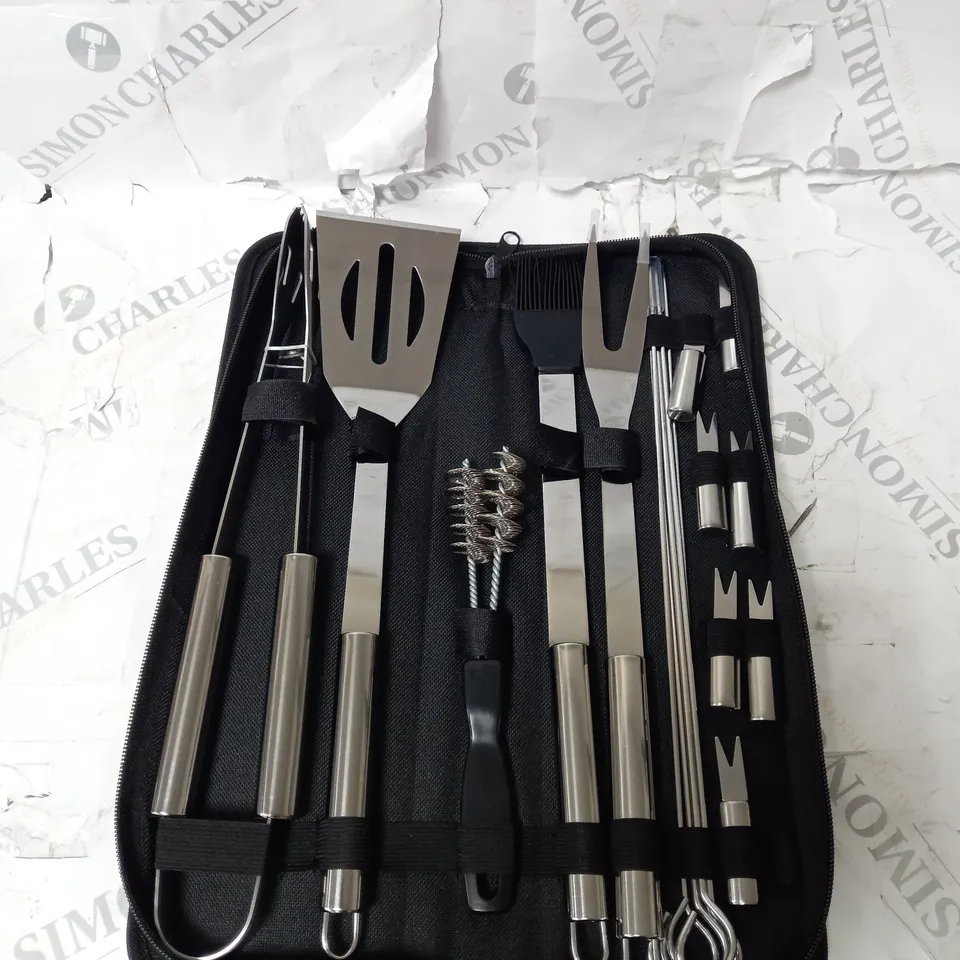 BOX OF APPROX. 8 ASSORTED ITEMS TO INCLUDE BAMIX BEAKER SET, LINEA 18 PIECE BBQ TOOL SET, 4 ASSORTED CULINARY BOOKS, ETC. 