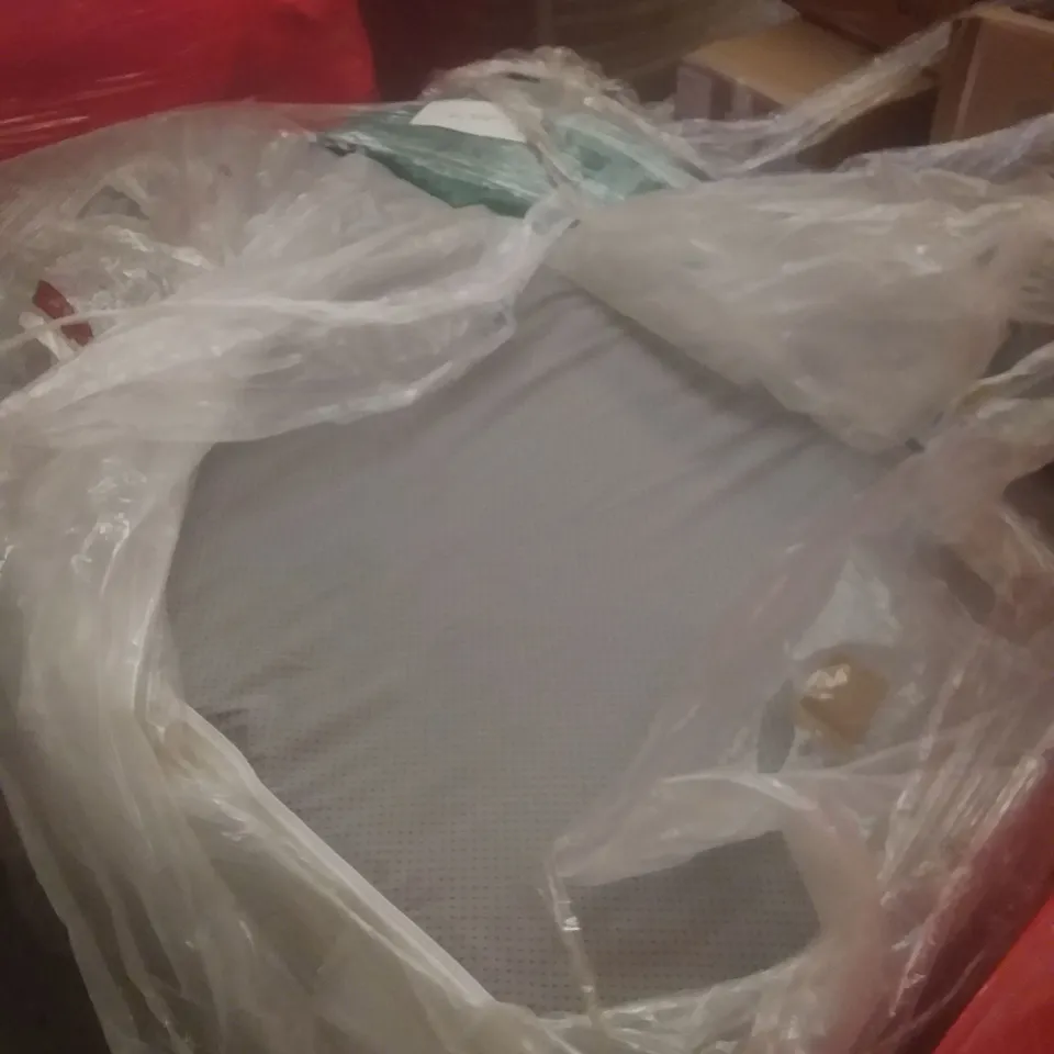 PALLET OF ASSORTED ITEMS INCLUDING 3X MATTRESSES 