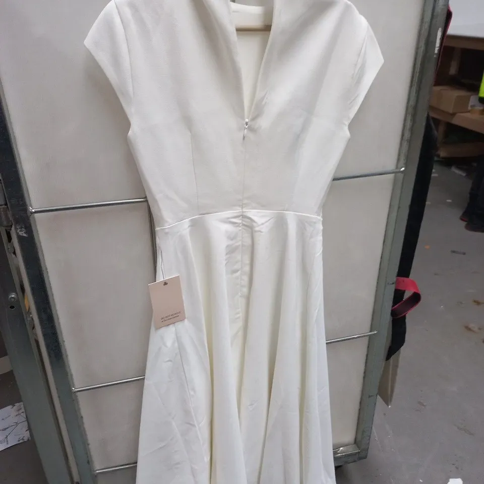 ODDMUSE HIGH WAIST CAP SLEEVE MIDI DRESS IN WHITE - M