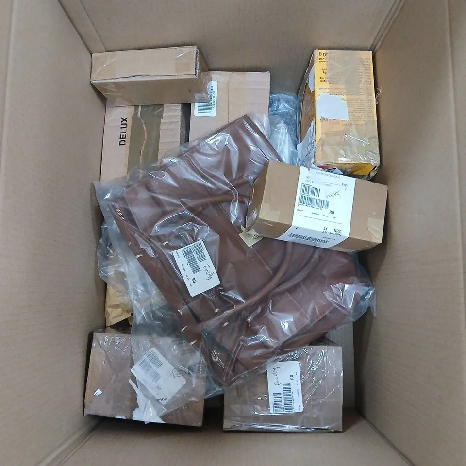 LARGE QUANTITY OF ASSORTED HOUSEHOLD ITEMS SUCH AS GARDEN LIGHTS, COUNTERTOP VACUUMS ETC - COLLECTION ONLY