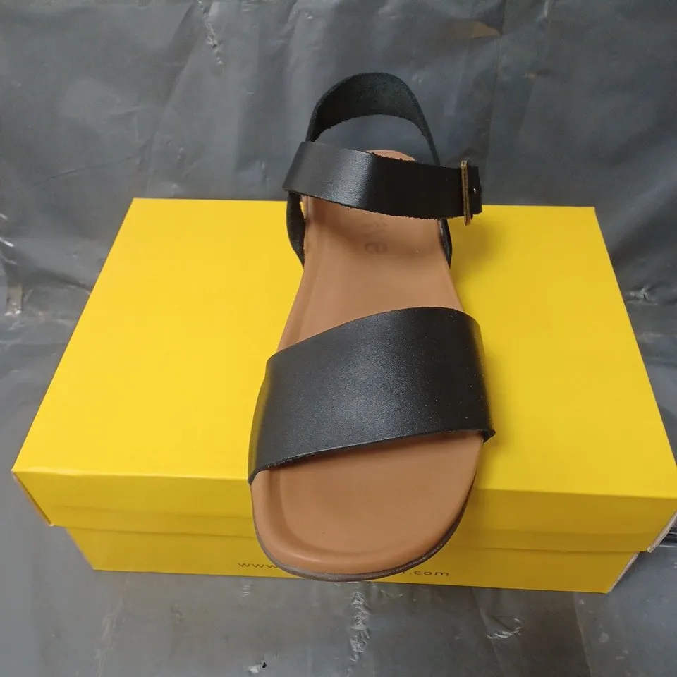 STRIVE LADIES SANDALS BLACK SIZE 7
