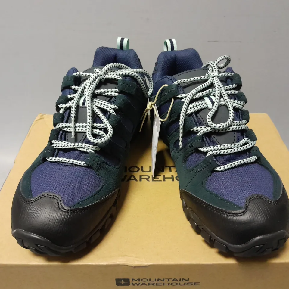 BOXED PAIR OF MOUNTAIN WAREHOUSE BELFOUR WOMENS WATERPROOF WALKING SHOES IN NAVY - UK 3