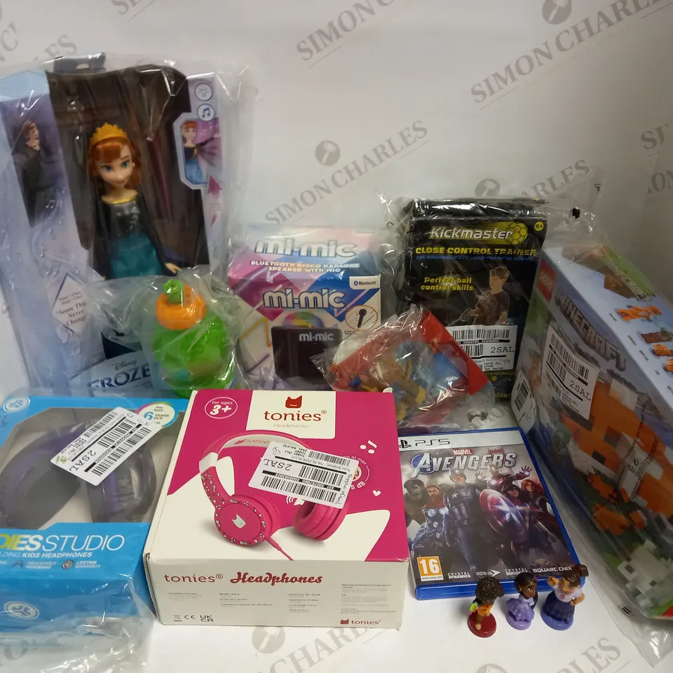 LOT OF 10 TOYS & GAMES, TO INCLUDE PS5 AVENGERS, LEGO MINECRAFT, FROZEN DOLL, ETC RRP £172