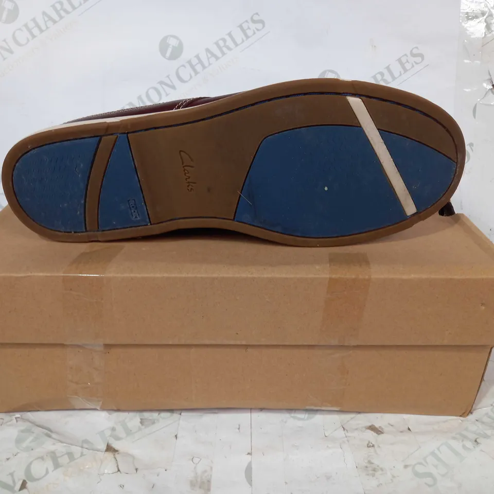 BOXED PAIR OF CLARKS LEATHER SHOES IN CHESTNUT COLOUR UK SIZE 10.5