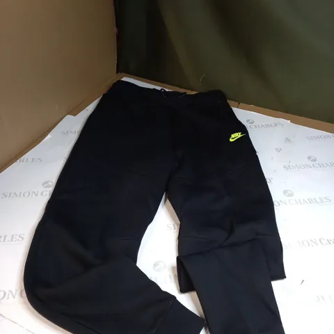 NIKE TECH FLEECE JOGGERS SIZE M