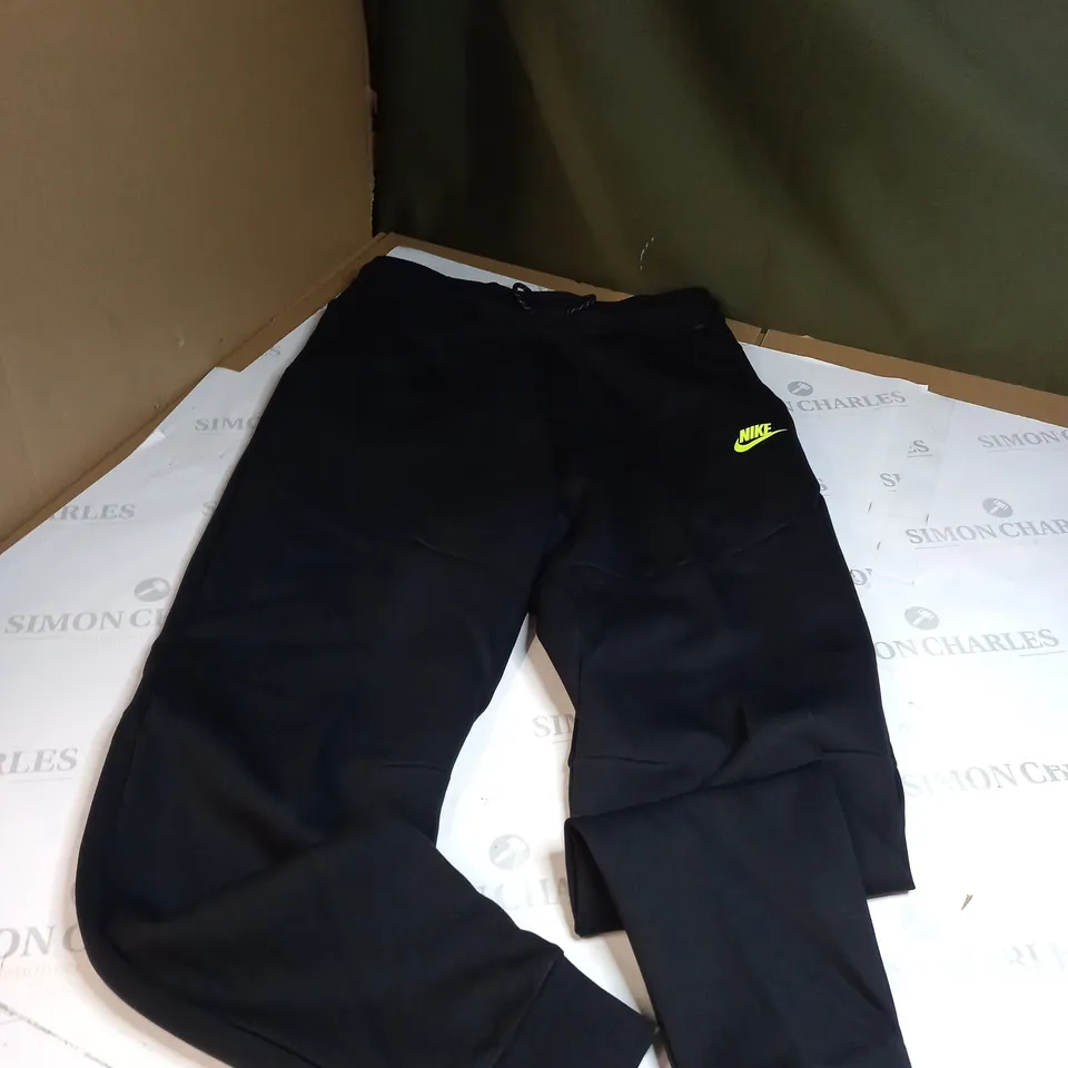 NIKE TECH FLEECE JOGGERS SIZE M