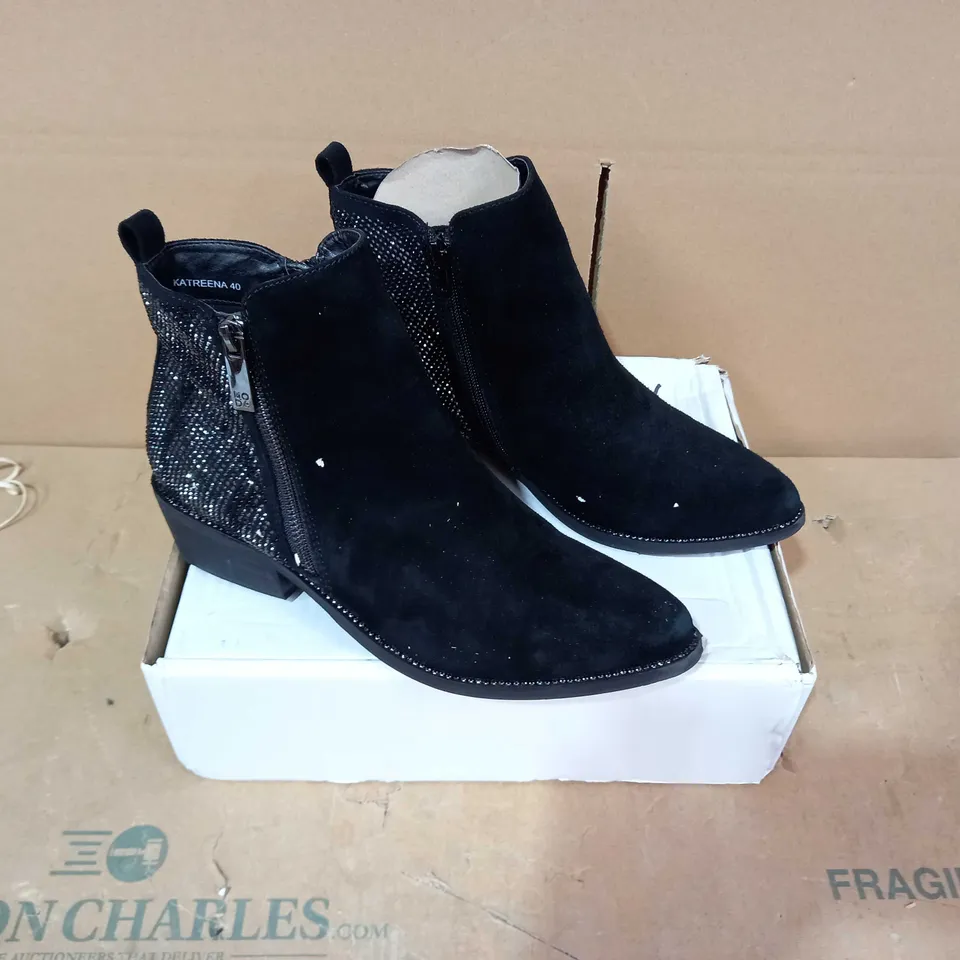 BOXED PAIR OF MODA IN PELLE- SIZE 40