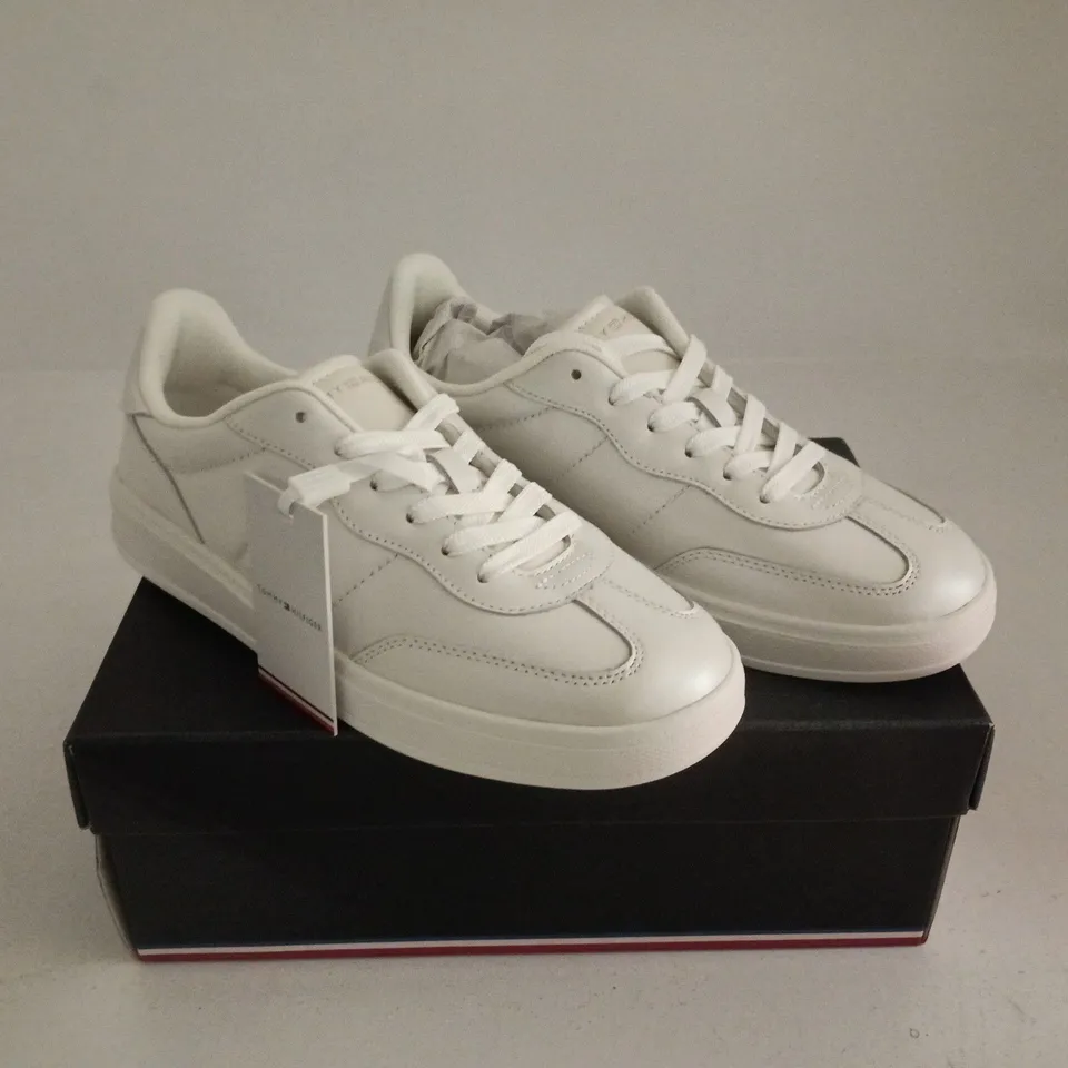 TOMMY HILFIGER HERITAGE SHINY SNEAKER UK 5 BOXED