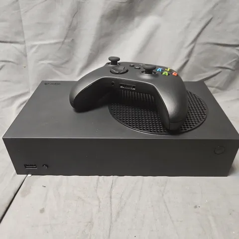 XBOX SERIES S CONSOLE WITH WIRELESS CONTROLLER - BLACK