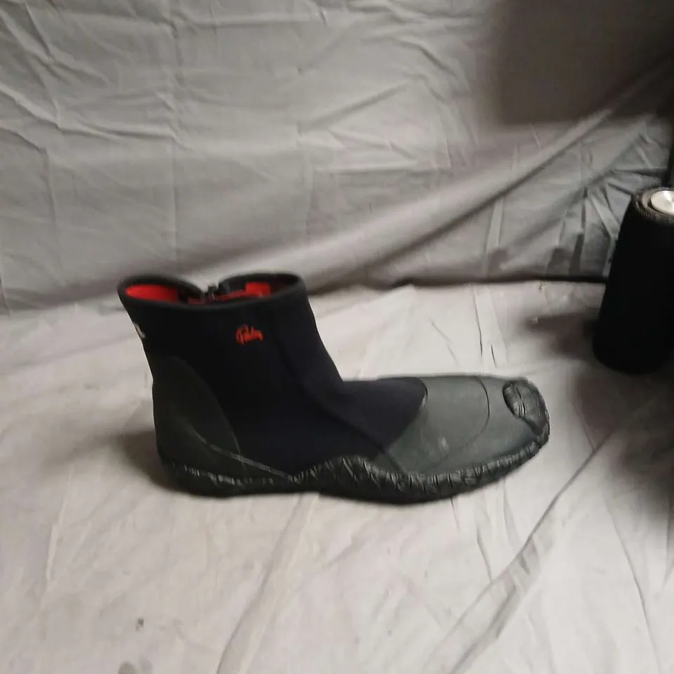 PALM NEOPRENE ANKLE BOOT, BLACK WITH ZIP – SIZE UK 14