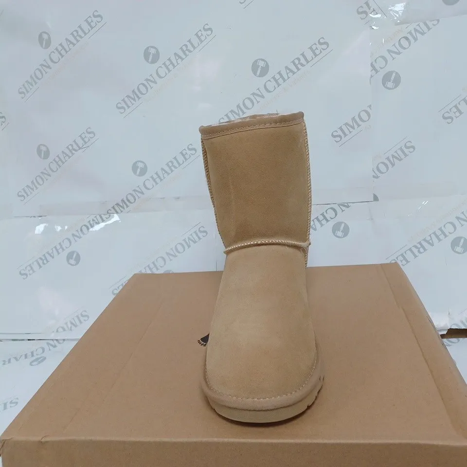 BOXED BONOVA HANDMADE BEIGE MID HEEL BOOTS- SIZE 8