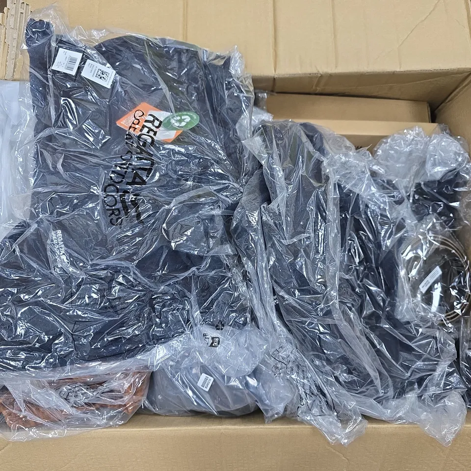 APPROXIMATELY 14 ASSORTED CLOTHING ITEMS IN VARIOUS SIZES, STYLES & COLOURS TO INCLUDE BRANDS SUCH AS CHARLES SOUTHWELL, JO & JOE, REGATTA, ETC - COLLECTION ONLY