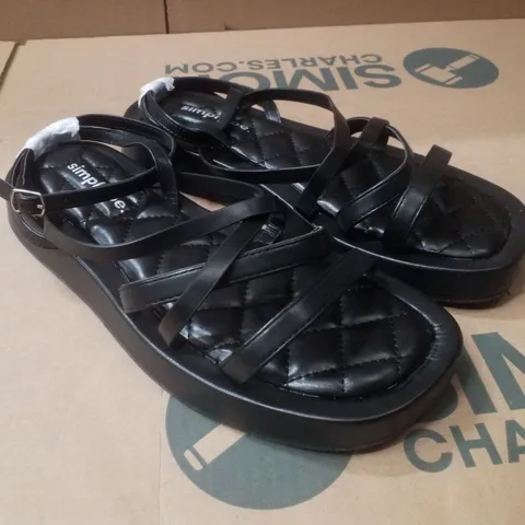 BOX CONTAINING APPROXIMATELY 6 PAIRS OF BRAND NEW SIMPLY BE BLACK PHOEBE EX WIDE SANDALS - SIZE 8