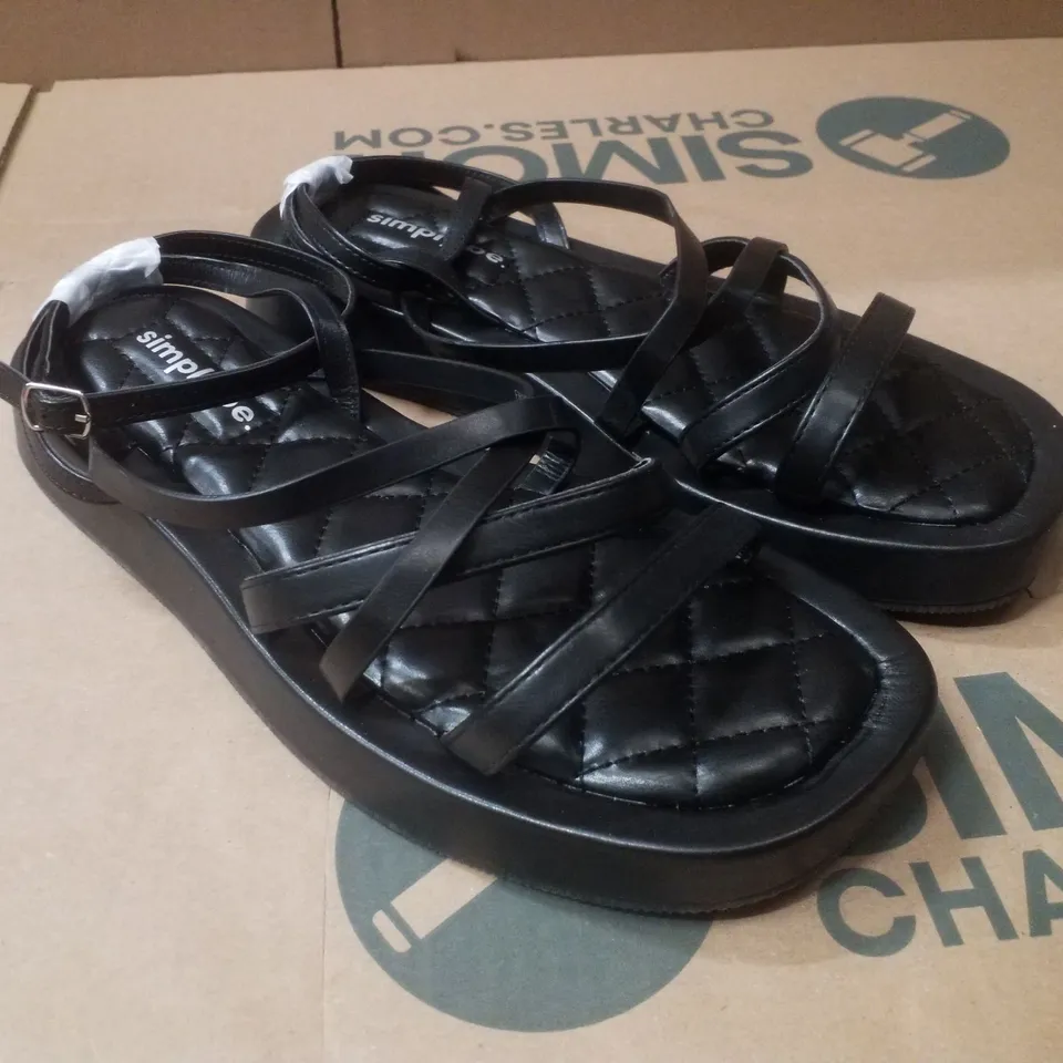 BOX CONTAINING APPROXIMATELY 6 PAIRS OF BRAND NEW SIMPLY BE BLACK PHOEBE EX WIDE SANDALS - SIZE 8