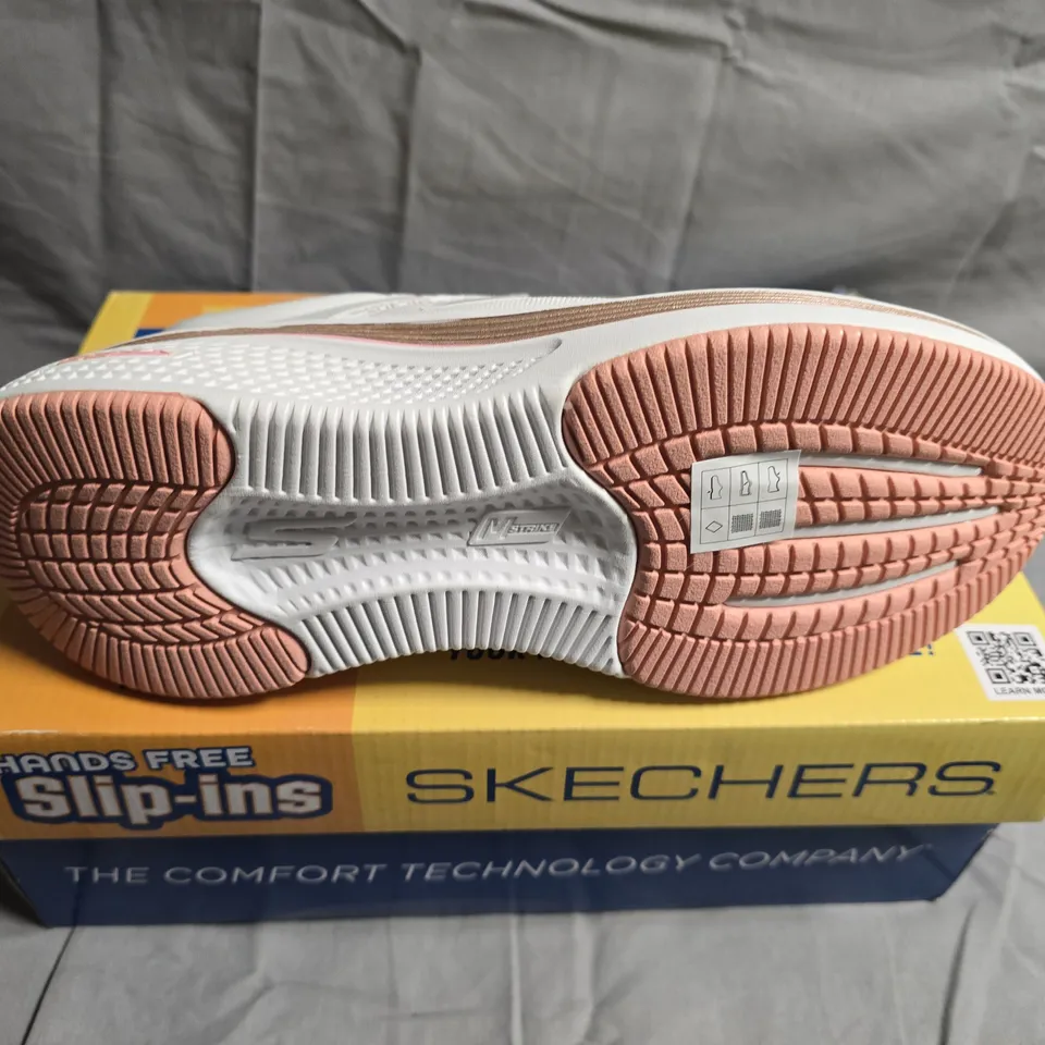 BOXED PAIR OF WOMENS SKECHERS GO RUN ELEVATE 2.0 TRAINERS - UK SIZE 6