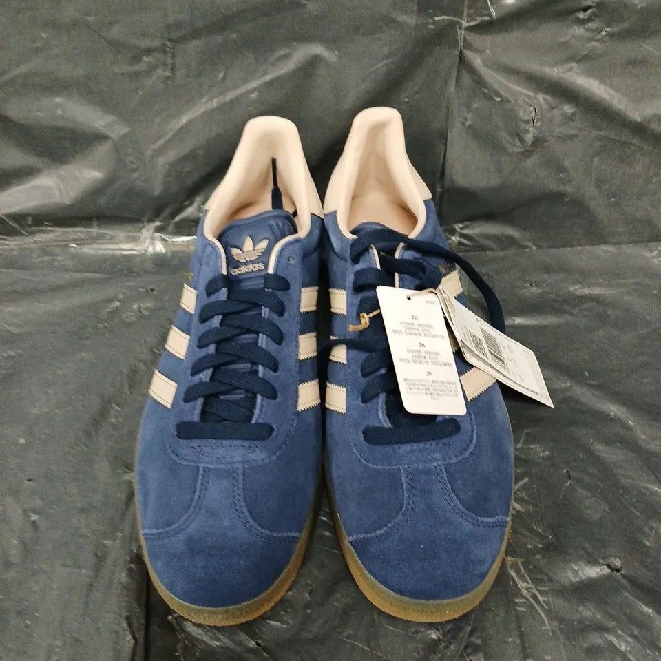 UNBOXED PAIR OF ADIDAS GAZELLE TRAINERS - UK SIZE 9