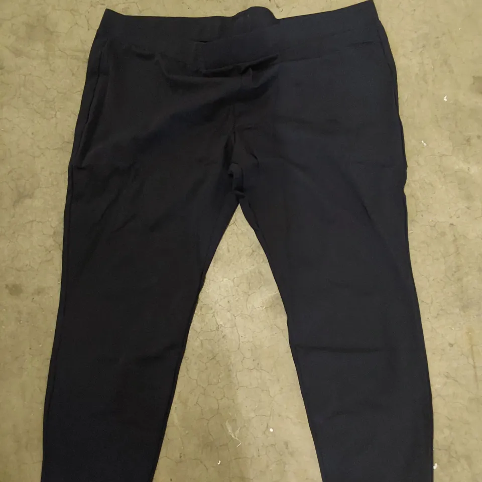 BOX OF APPROXIMATELY 9 PAIRS OF BRAND NEW WOMENS MR MAX LEGGINGS size 3X