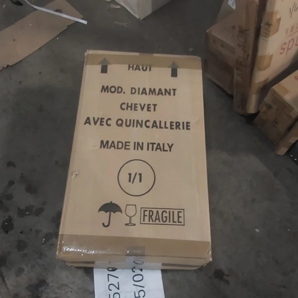 BOXED DIAMANT BEDSIDE TABLE