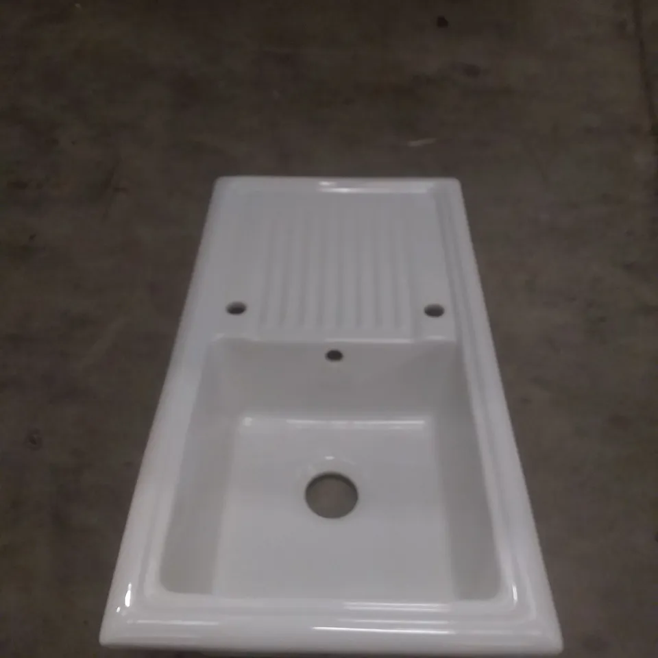 BOXED BURBANK 1.5 BOWL AND SINK