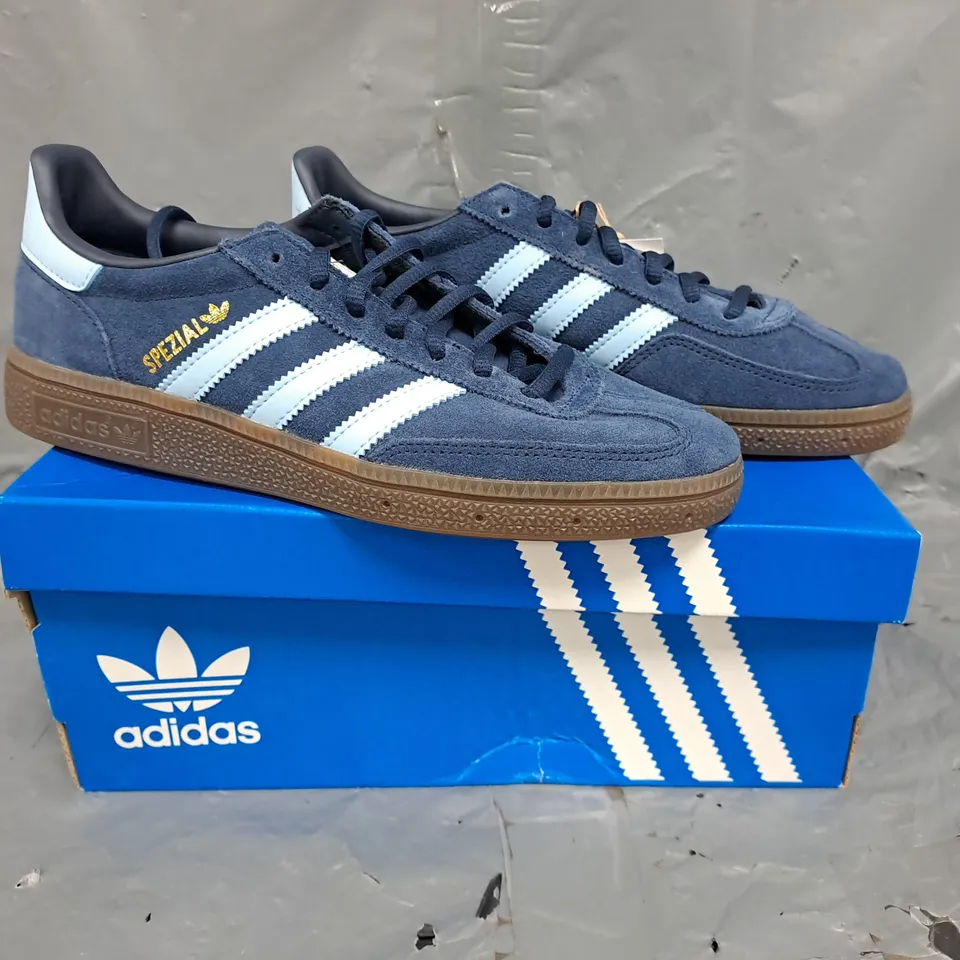 BOXED PAIR OF ADIDAS HANDBALL SPEZIAL SHOES IN NAVY/SKY BLUE SIZE UK 5.5