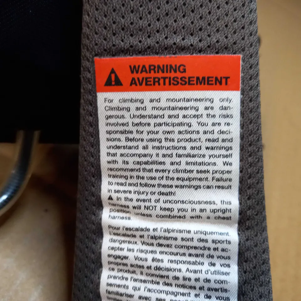 BLACK DIAMOND CLIMBING HARNESS