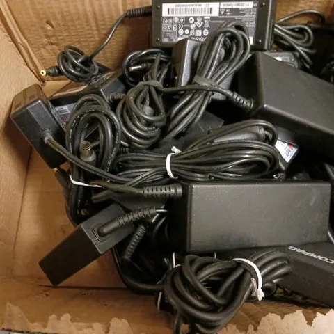 BOX OF APPOXIMATELY 10 ASSORTED LAPTOP CHARGERS 