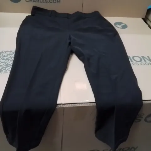 BOXED BRAND NEW APPROXIMATELY 15 CAPSULE BLACK TAPERED TROUSERS SIZE 18L