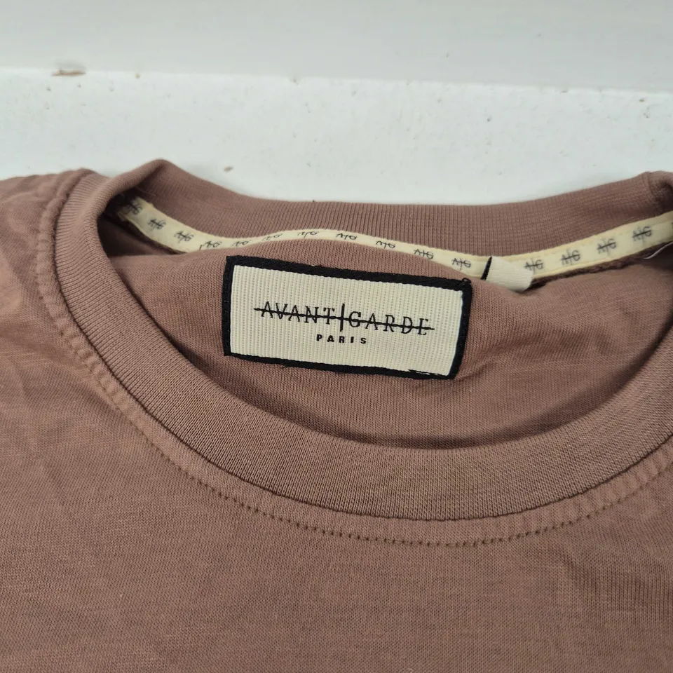 AVANT GARDE DES ESPRITS CREATIFS TEE IN BROWN - LARGE
