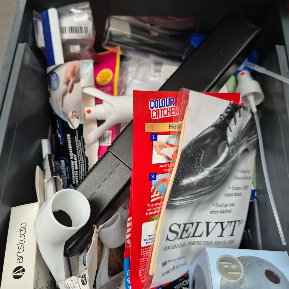 APPROXIMATELY 15 ASSORTED HOUSEHOLD ITEMS TO INCLUDE VALENTINE WASHI TAPES, WINDOW SQUEEGEE AND NEXUS METAL LIGHT SWITCH