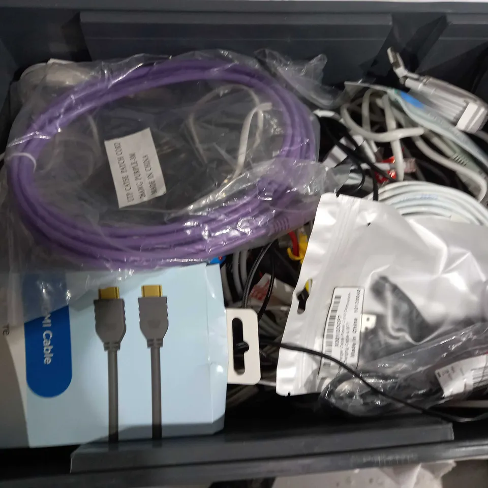 APPROX 15 HOUSEHOLD ITEMS TO INCLUDE AUX-LIGHTNING ADAPTER, LIGHTNING CHARGER, ETHERNET CABLE