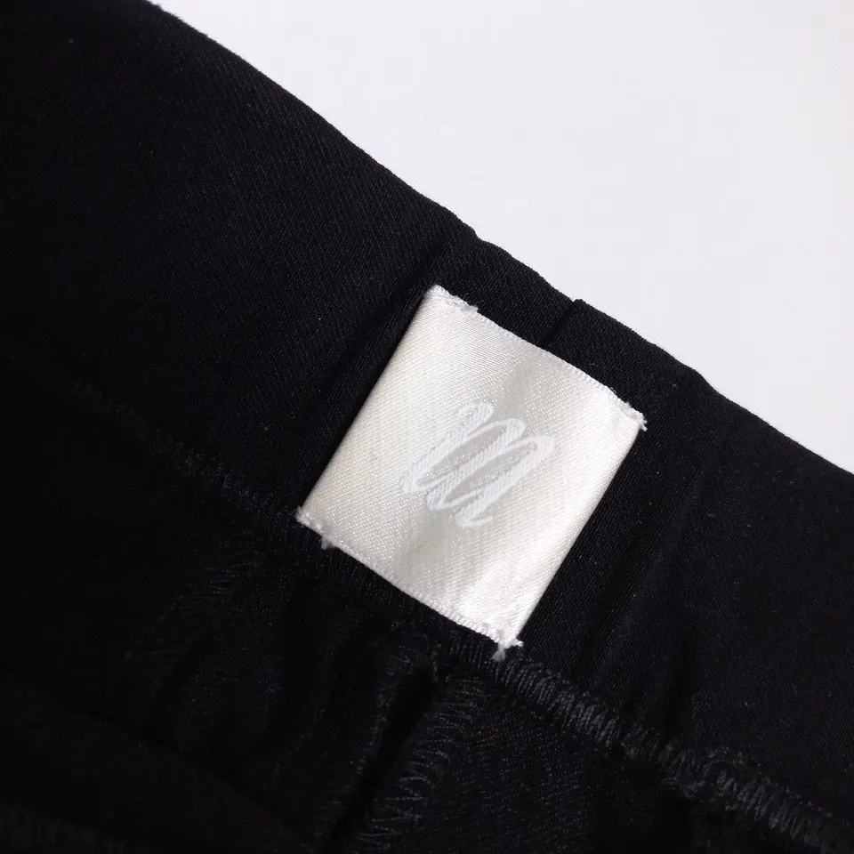 M TAILORED CAPRI PANTS IN BLACK - UK 6